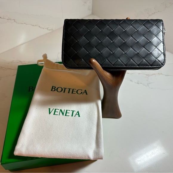 Bottega Veneta Nappa Intrecciato Zippy Wallet - Picture 1 of 11